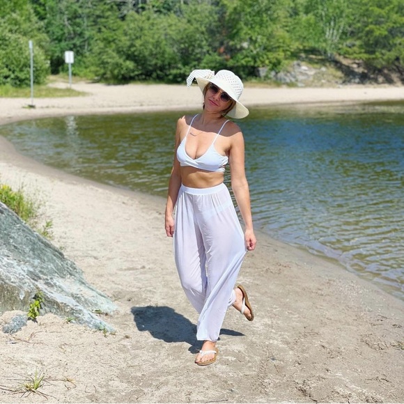 Meet your Posher, Lauren - Picture 3 of 4